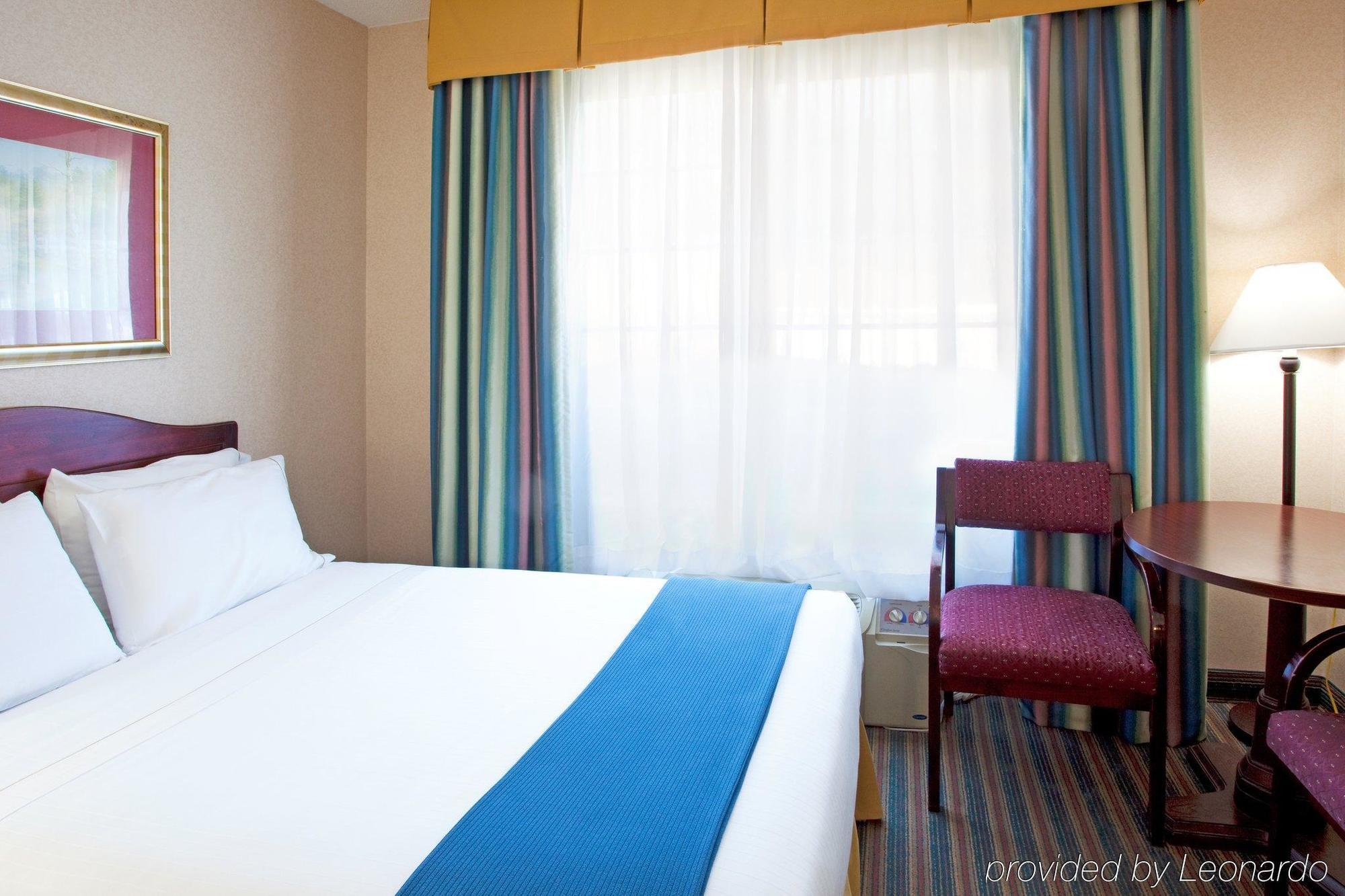 Baymont Inn & Suites בראסלטון חדר תמונה
