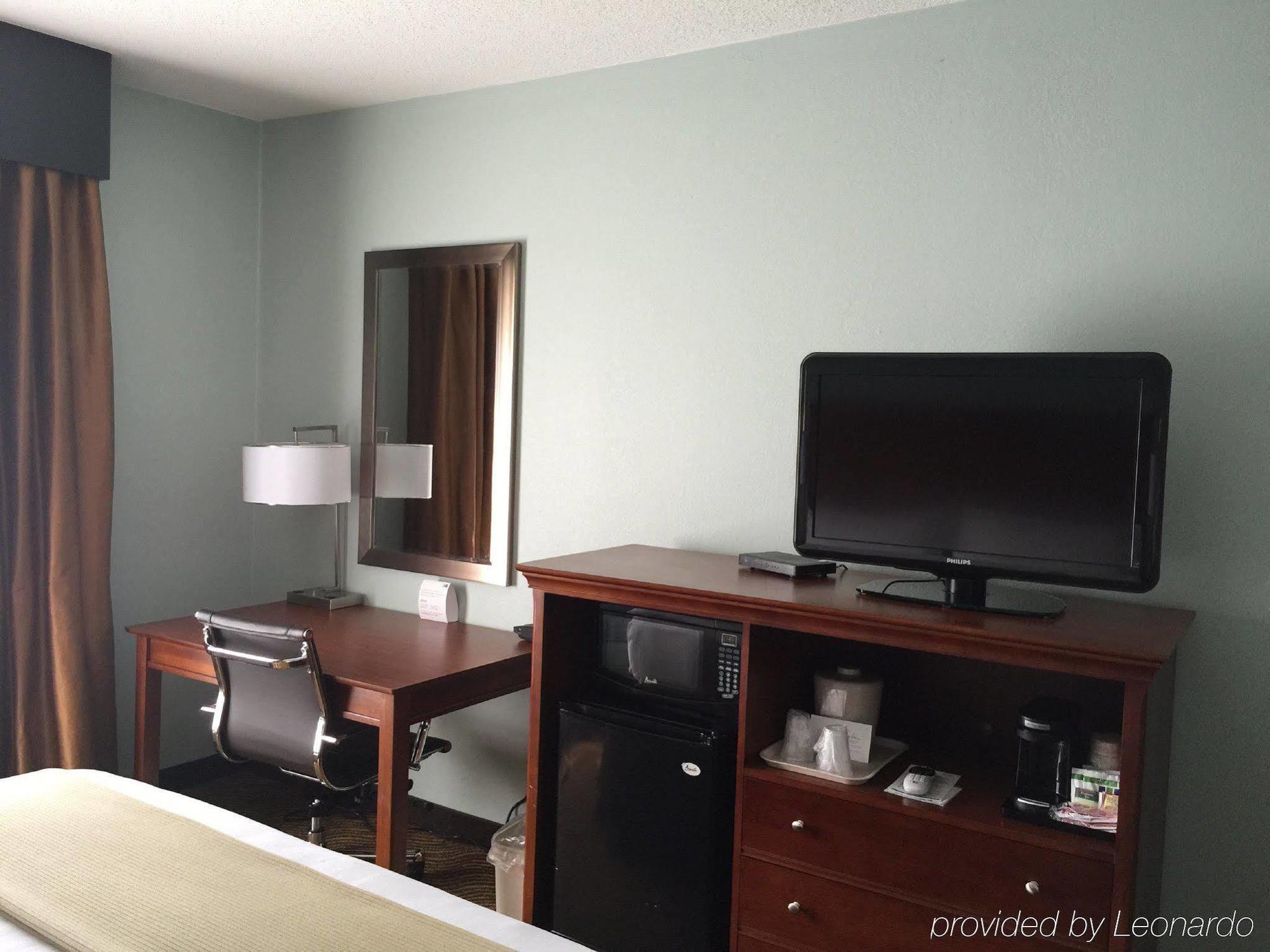 Baymont Inn & Suites בראסלטון מראה חיצוני תמונה
