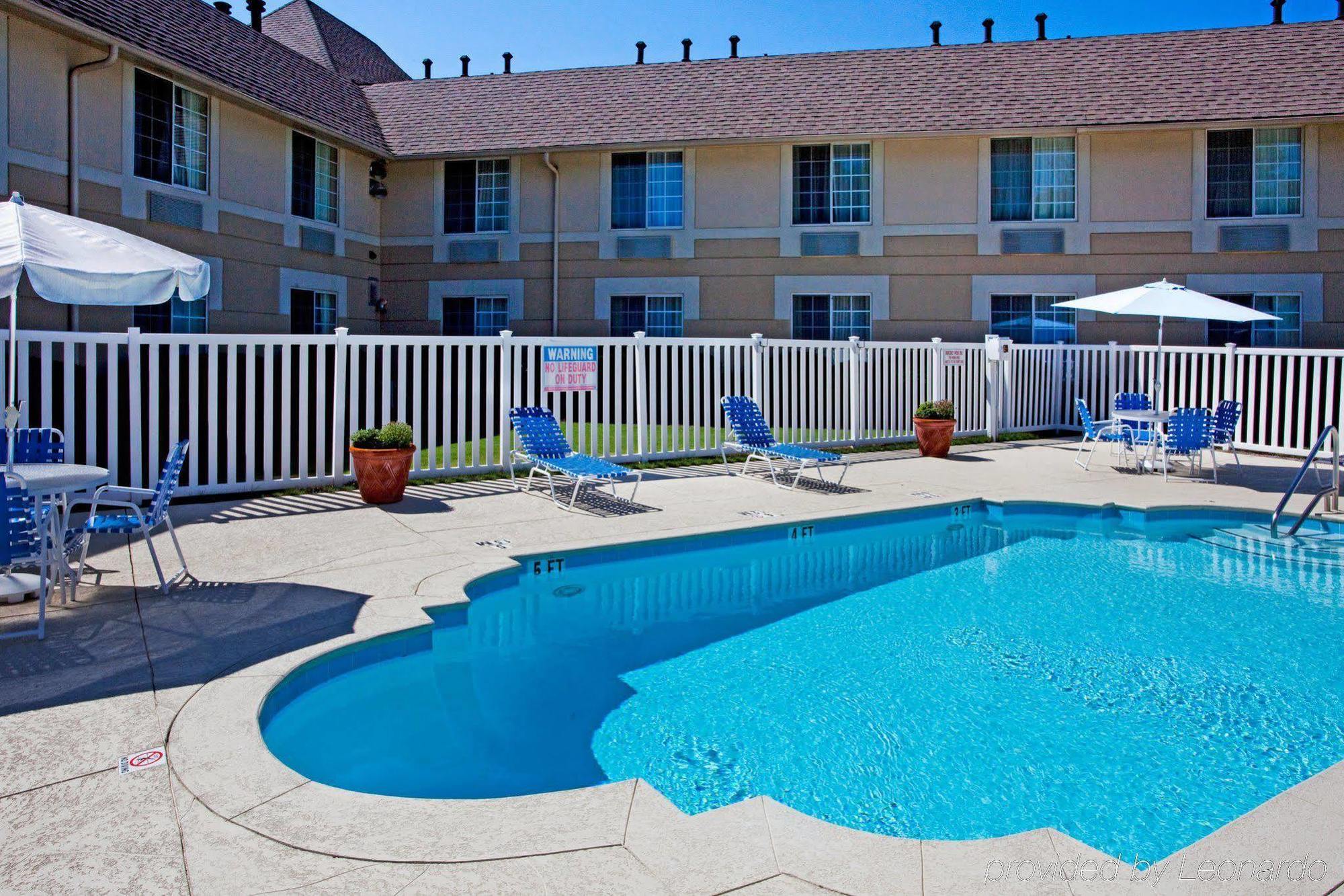 Baymont Inn & Suites בראסלטון מראה חיצוני תמונה