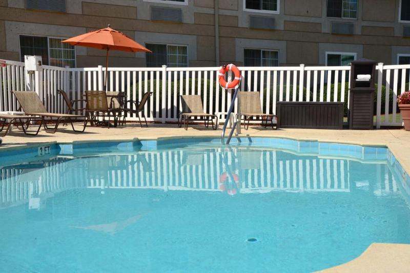 Baymont Inn & Suites בראסלטון מראה חיצוני תמונה